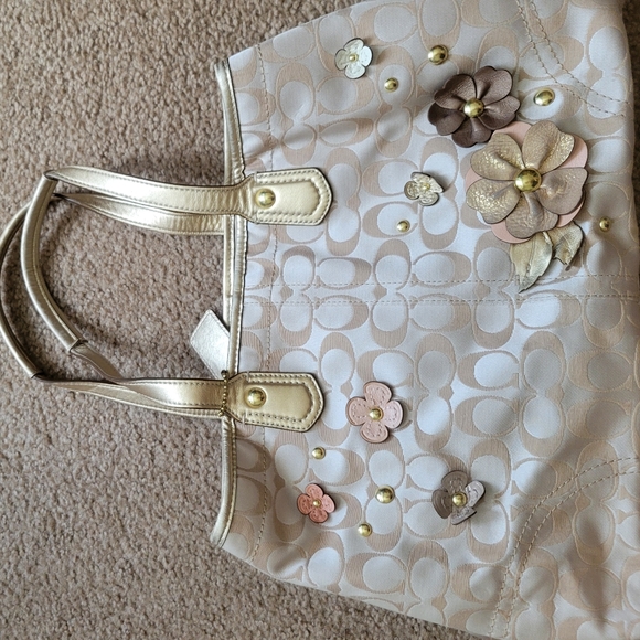 Coach Bag - Picture 4 of 8